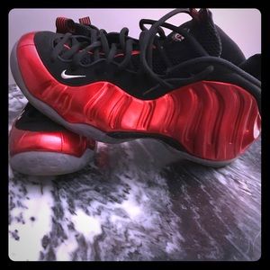 314996 610  | varsity red, white-black | 2017